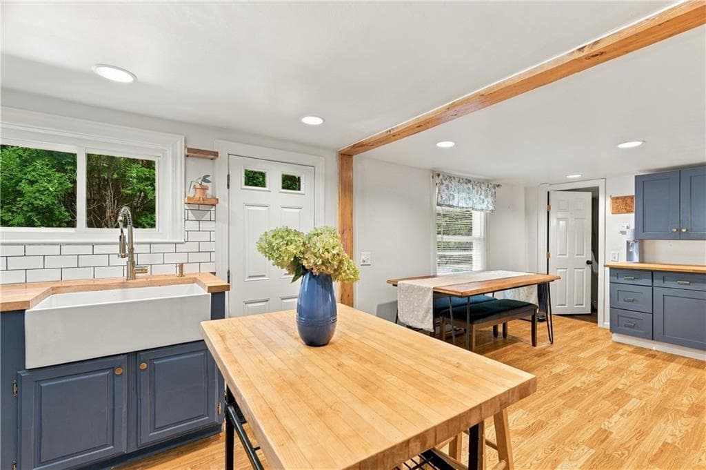Single Family Residence at 7 White Pine Drive, Cumberland, photo 10 of 34