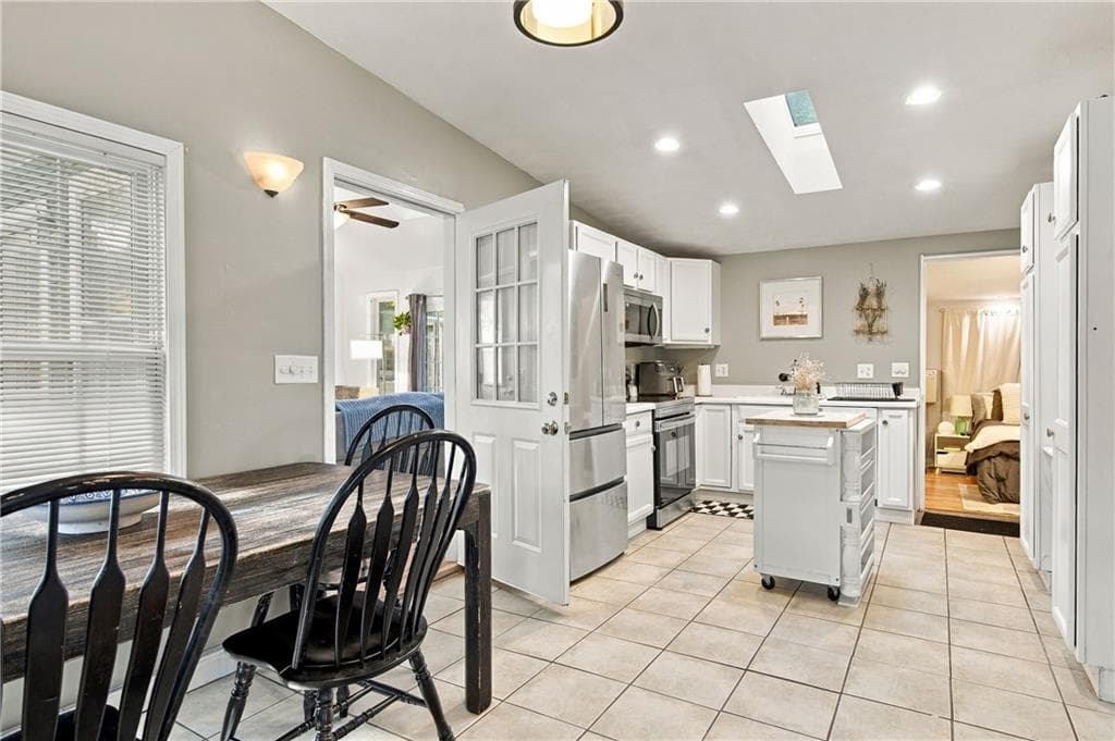 Single Family Residence at 7 White Pine Drive, Cumberland, photo 19 of 34
