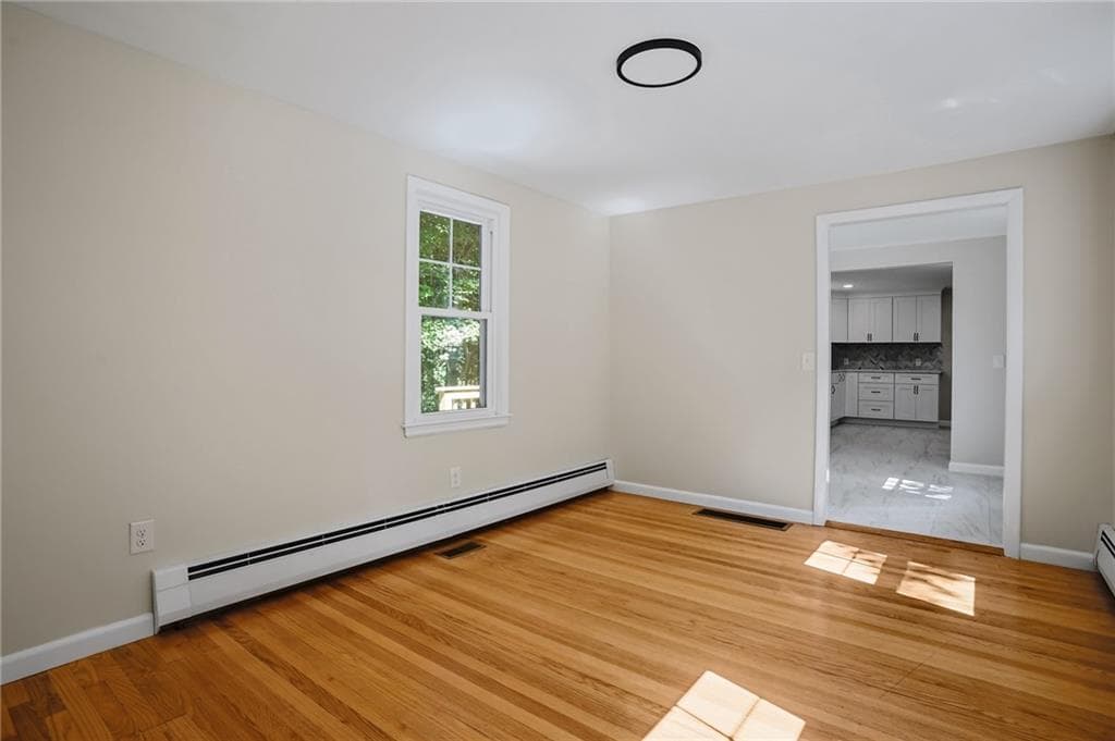 Single Family Residence at 23 Wildrose Court, Warwick, photo 14 of 50