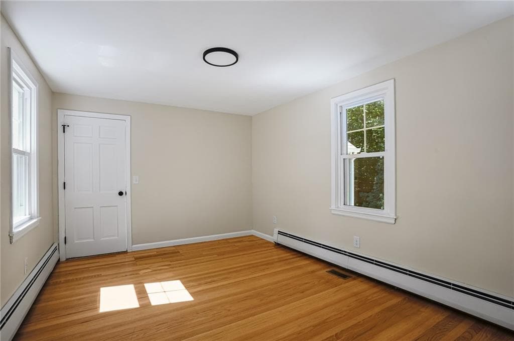 Single Family Residence at 23 Wildrose Court, Warwick, photo 15 of 50