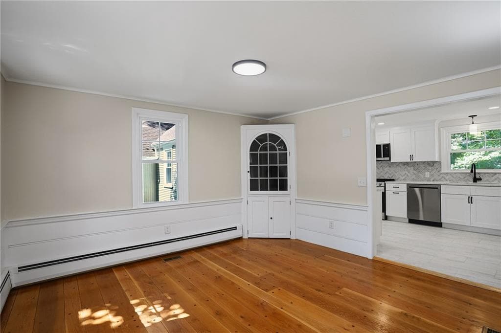 Single Family Residence at 23 Wildrose Court, Warwick, photo 11 of 50