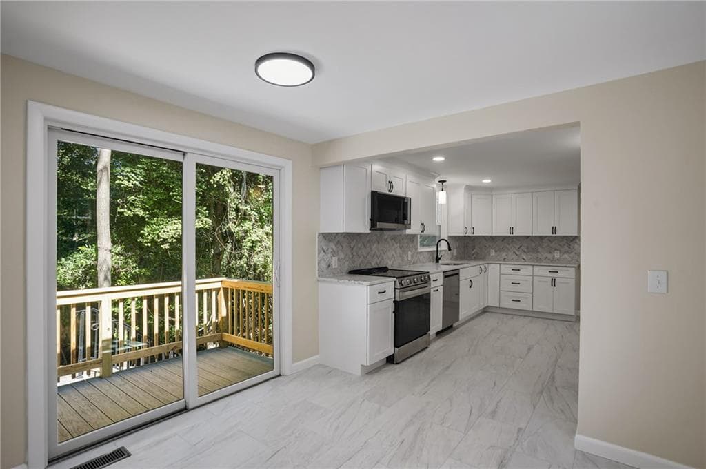 Single Family Residence at 23 Wildrose Court, Warwick, photo 8 of 50