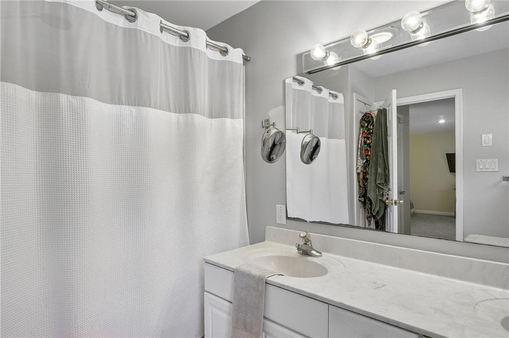 Single Family Residence at 99 Fresh Meadow Road, South Kingstown, photo 24 of 28