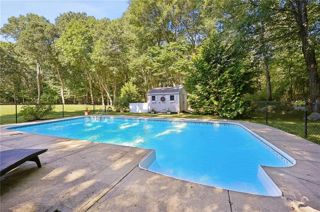 Single Family Residence at 99 Fresh Meadow Road, South Kingstown, photo 4 of 28