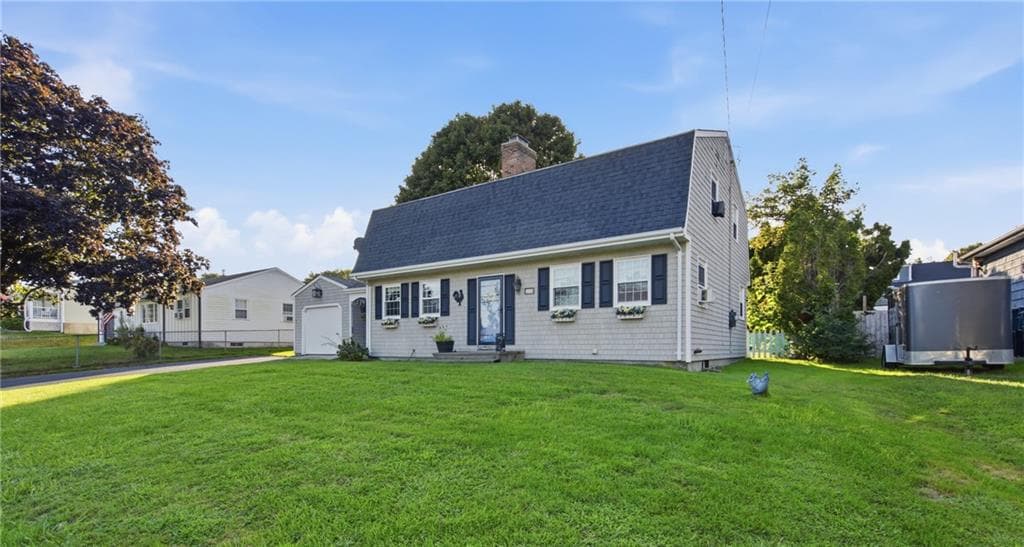 Single Family Residence at 11 Linda Avenue, Portsmouth, photo 3 of 34