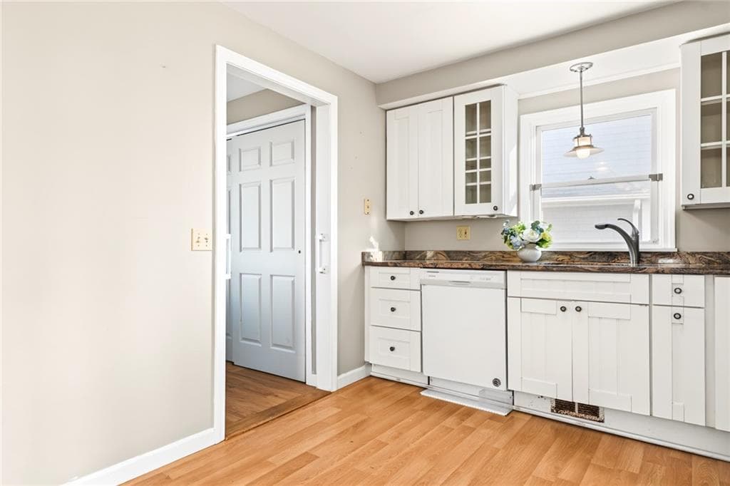 Single Family Residence at 29 Glenwood Avenue, Narragansett, photo 12 of 43