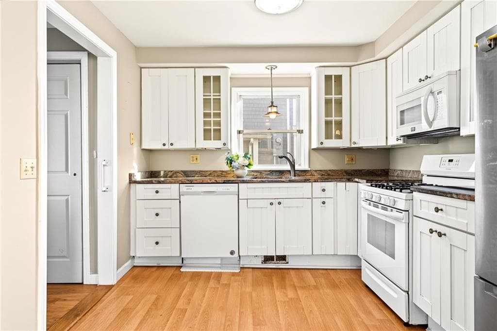 Single Family Residence at 29 Glenwood Avenue, Narragansett, photo 10 of 43