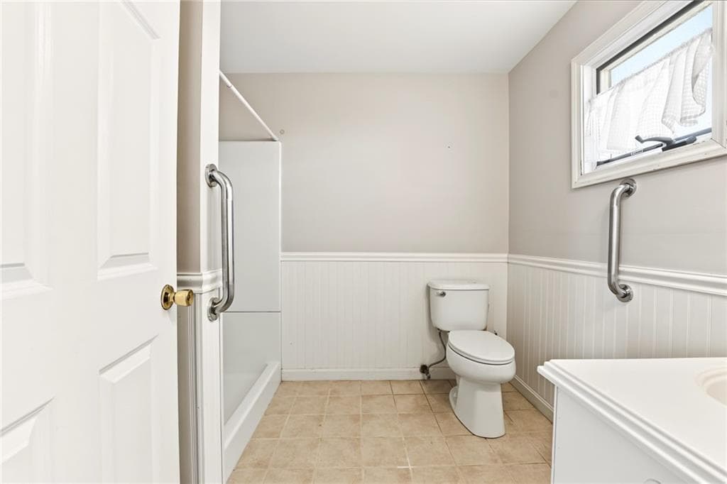 Single Family Residence at 29 Glenwood Avenue, Narragansett, photo 15 of 43
