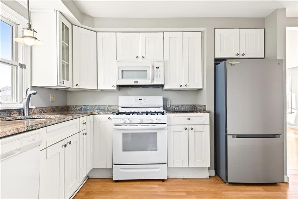 Single Family Residence at 29 Glenwood Avenue, Narragansett, photo 11 of 43
