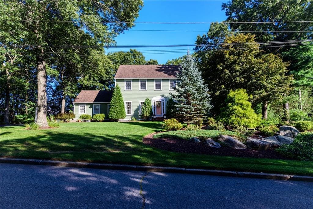 Single Family Residence at 46 Misty Oak Drive, East Greenwich, photo 2 of 40