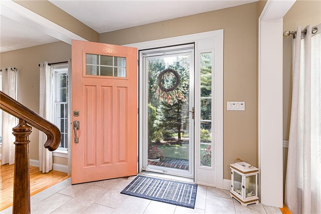 Single Family Residence at 46 Misty Oak Drive, East Greenwich, photo 12 of 40