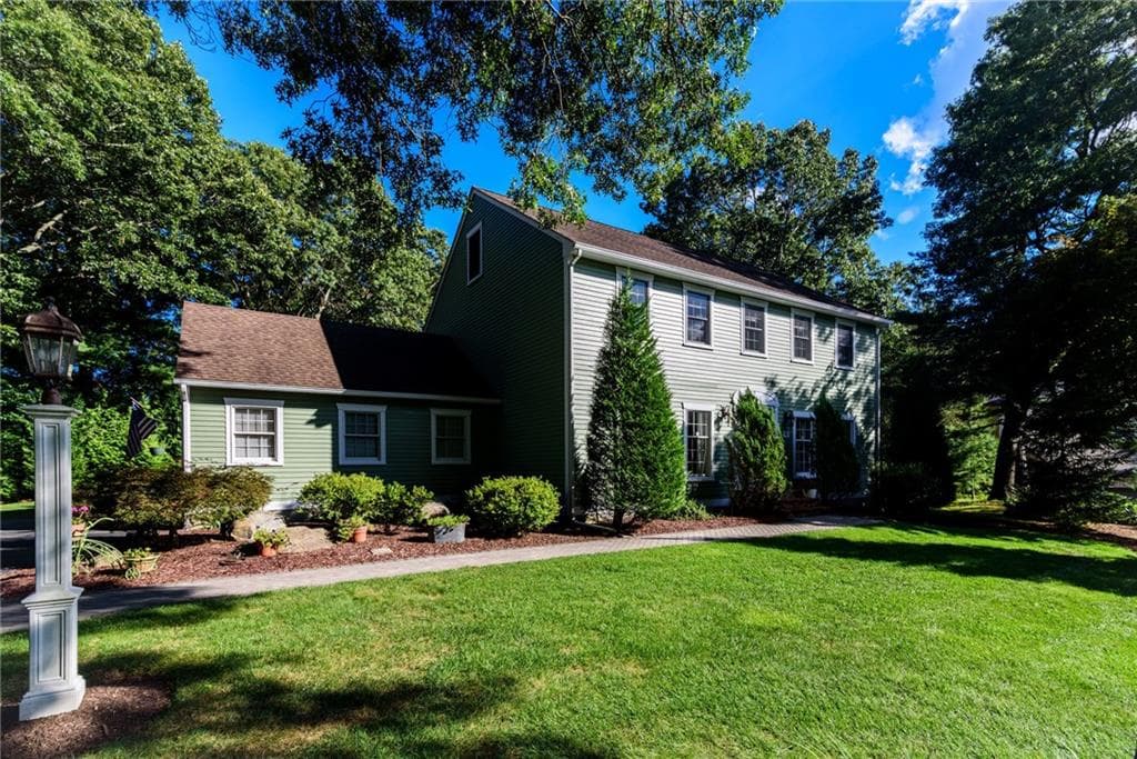 Single Family Residence at 46 Misty Oak Drive, East Greenwich, photo 3 of 40