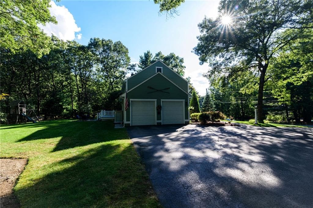 Single Family Residence at 46 Misty Oak Drive, East Greenwich, photo 5 of 40