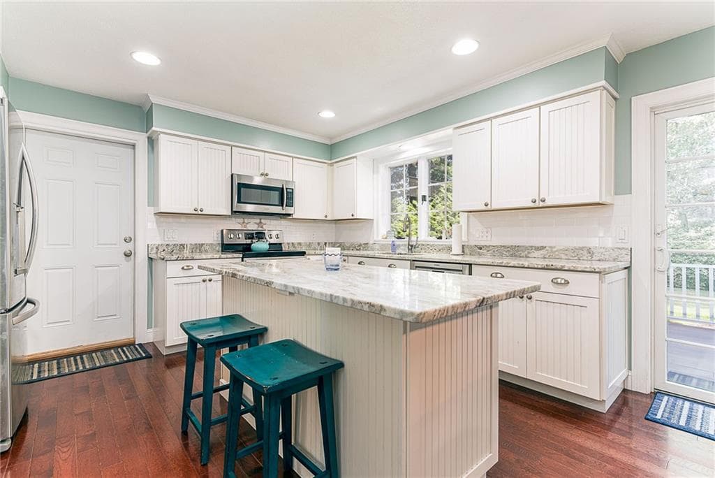 Single Family Residence at 46 Misty Oak Drive, East Greenwich, photo 20 of 40