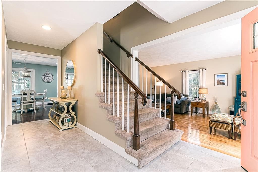 Single Family Residence at 46 Misty Oak Drive, East Greenwich, photo 14 of 40