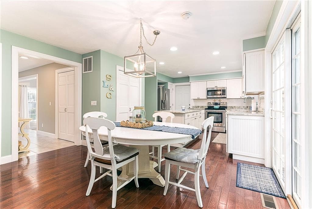 Single Family Residence at 46 Misty Oak Drive, East Greenwich, photo 18 of 40