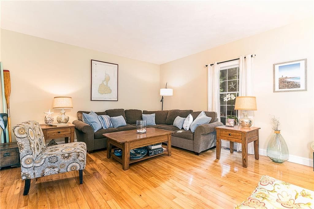 Single Family Residence at 46 Misty Oak Drive, East Greenwich, photo 15 of 40