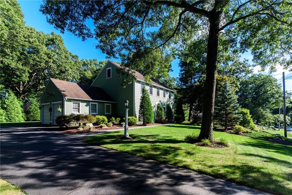 Single Family Residence at 46 Misty Oak Drive, East Greenwich, photo 4 of 40