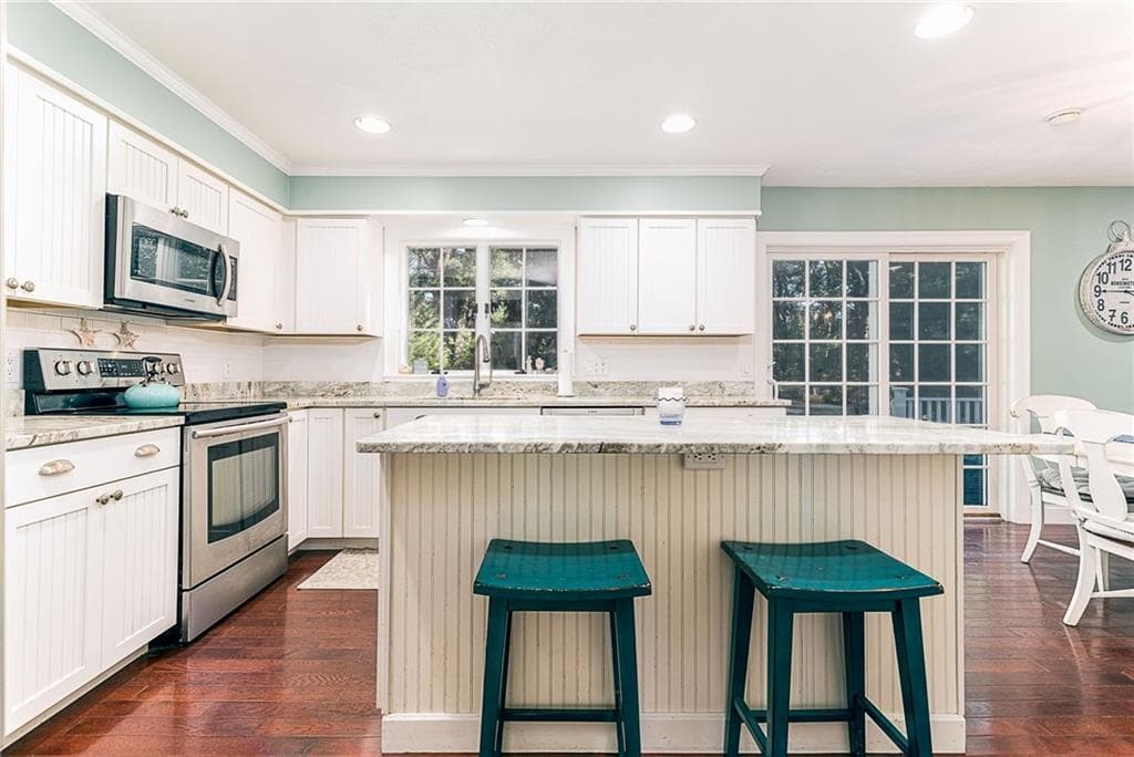 Single Family Residence at 46 Misty Oak Drive, East Greenwich, photo 21 of 40