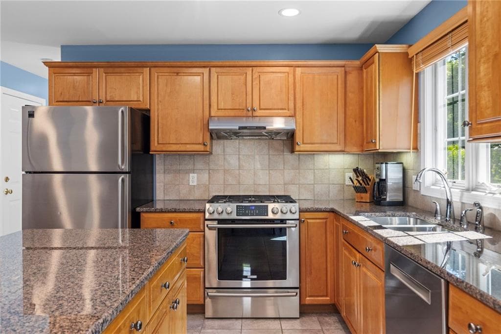 Single Family Residence at 38 Lindsay Lane, Cranston, photo 21 of 50