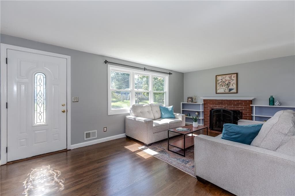 Single Family Residence at 116 Heritage Road, North Kingstown, photo 2 of 24