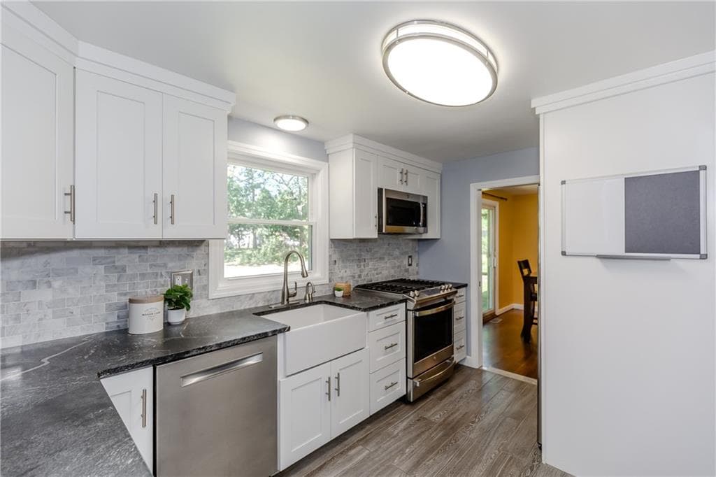 Single Family Residence at 116 Heritage Road, North Kingstown, photo 6 of 24
