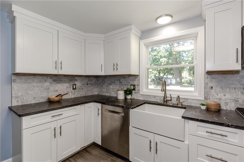 Single Family Residence at 116 Heritage Road, North Kingstown, photo 7 of 24