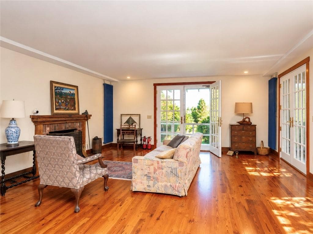 Single Family Residence at 210 Ferry Road, North Kingstown, photo 9 of 36