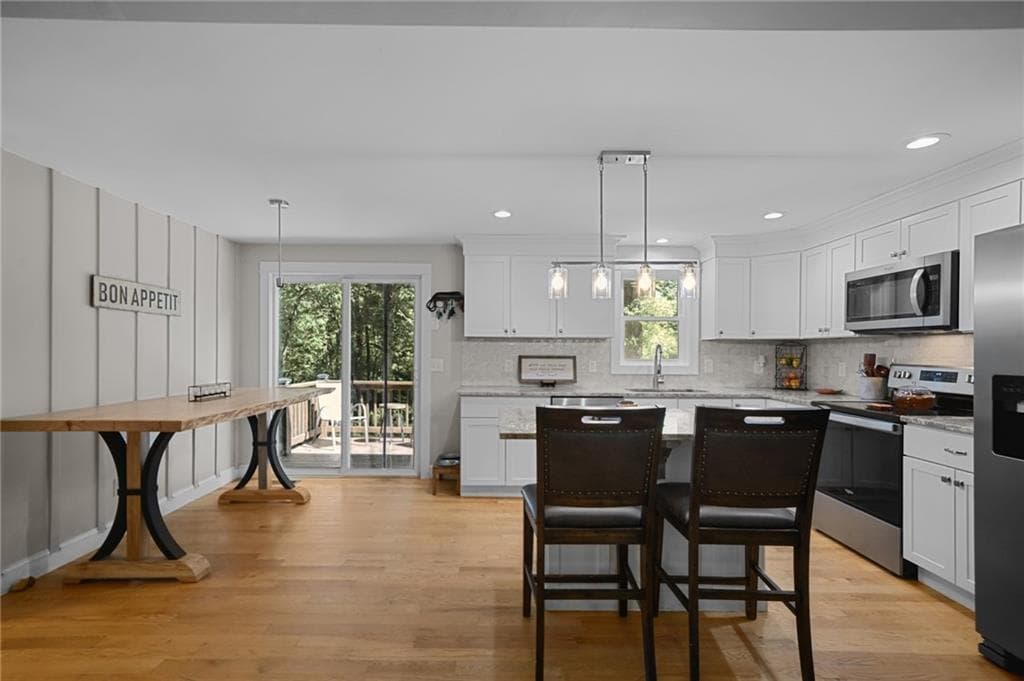 Single Family Residence at 118 Woodville Alton Road, Hopkinton, photo 2 of 41