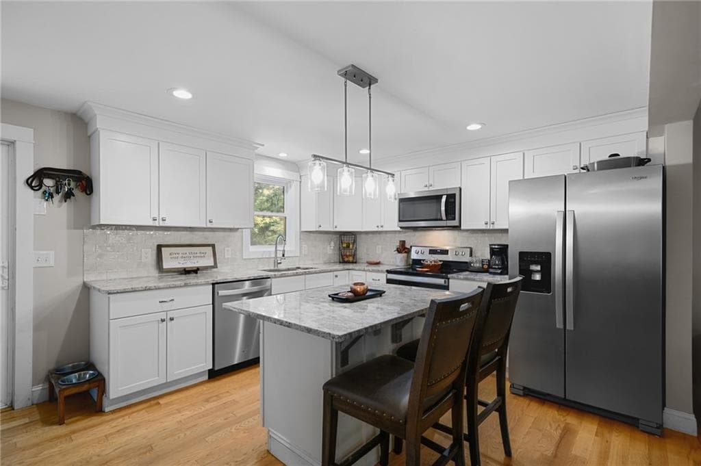 Single Family Residence at 118 Woodville Alton Road, Hopkinton, photo 3 of 41