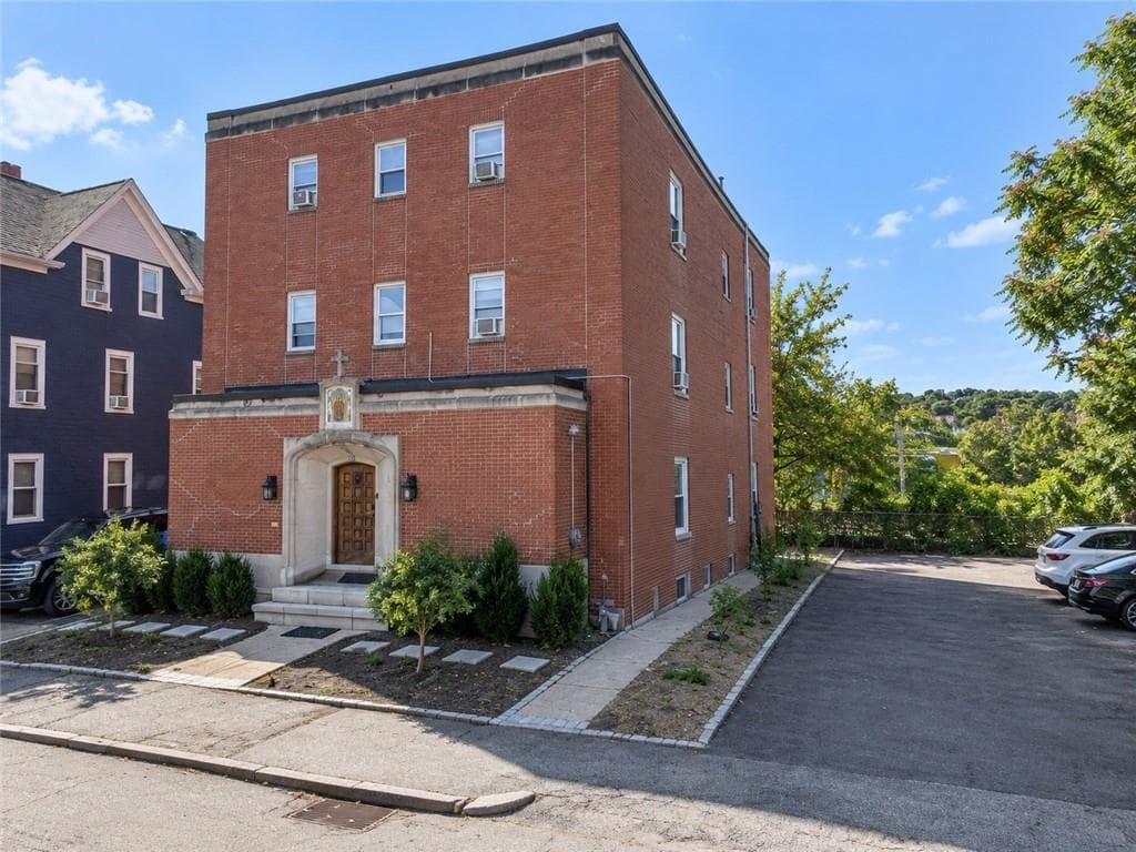 67 Ridge Street