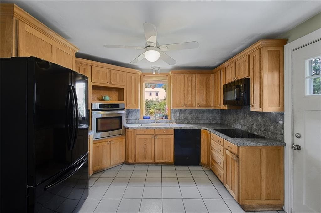 Single Family Residence at 36 Becker Avenue, East Providence, photo 7 of 30