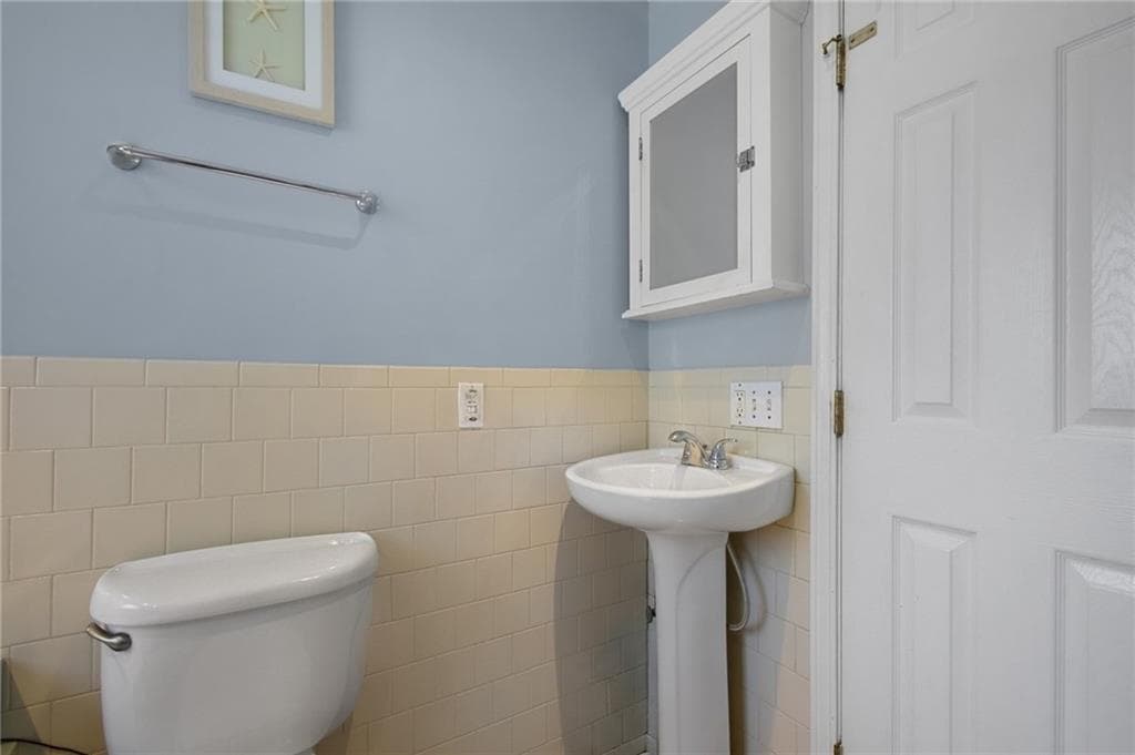 Single Family Residence at 36 Becker Avenue, East Providence, photo 14 of 30