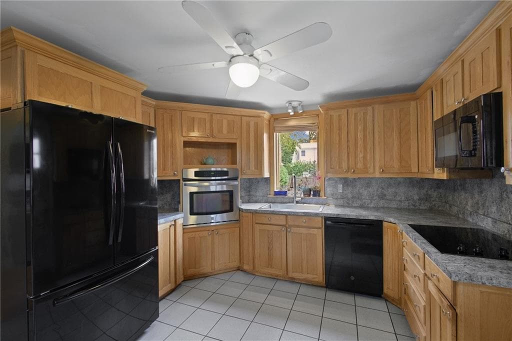Single Family Residence at 36 Becker Avenue, East Providence, photo 8 of 30