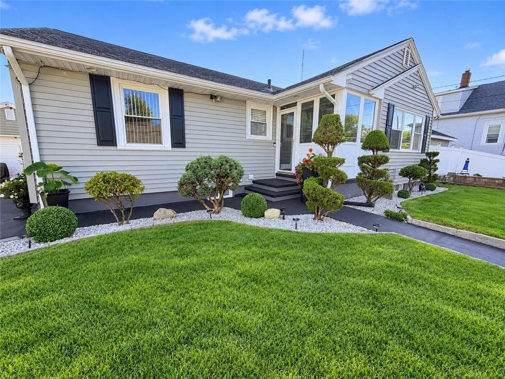 Single Family Residence at 101 Merrill Street, East Providence, photo 6 of 30