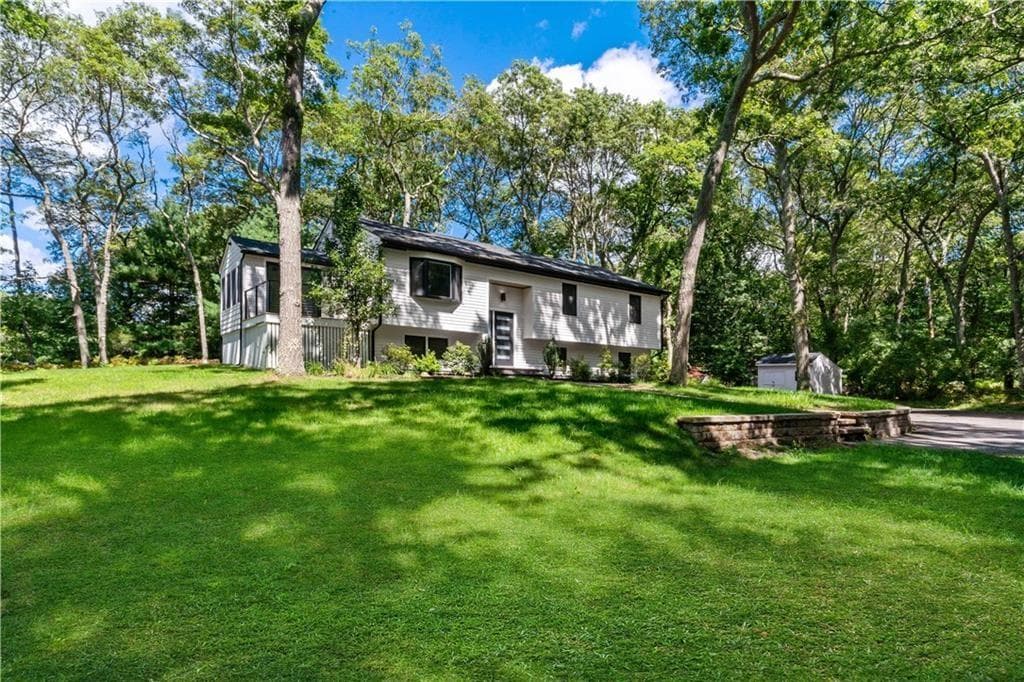 Single Family Residence at 433 Gravelly Hill Road, South Kingstown, photo 2 of 34