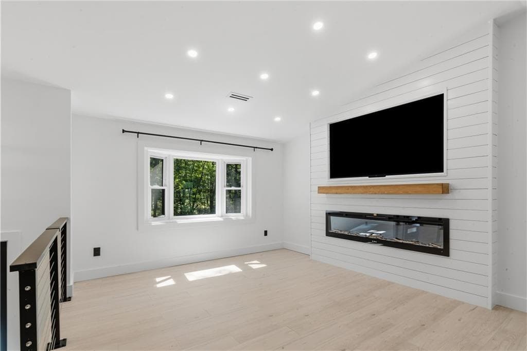 Single Family Residence at 433 Gravelly Hill Road, South Kingstown, photo 5 of 34