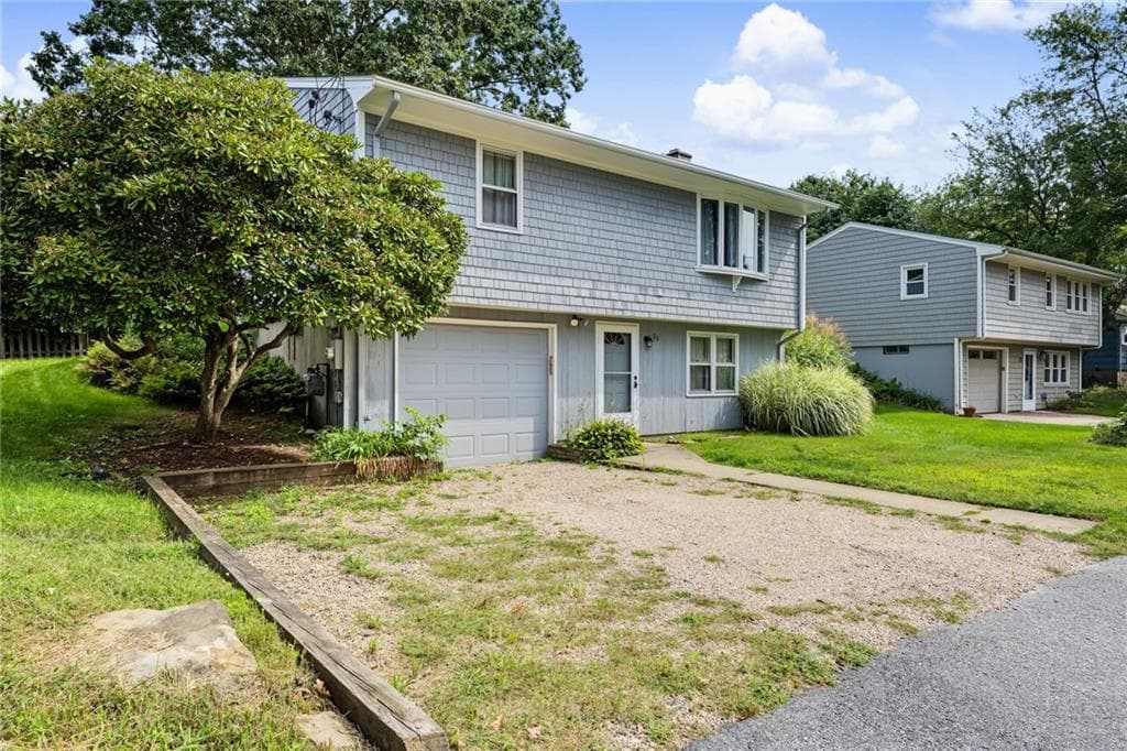 Single Family Residence at 89 Spice Bush Trail, Narragansett, photo 3 of 29