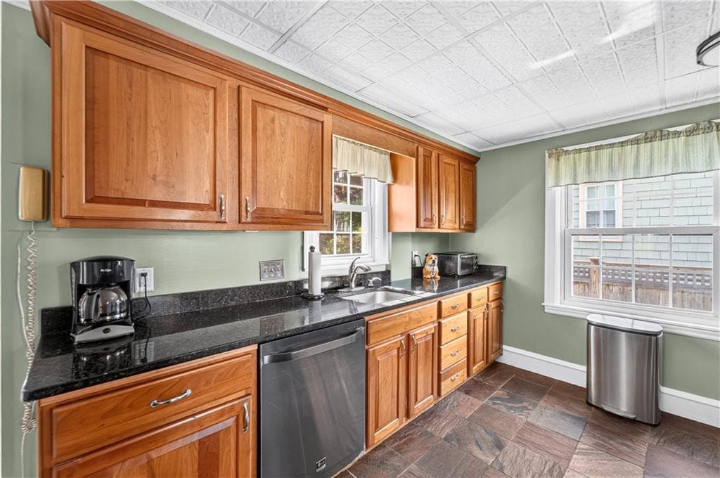 Single Family Residence at 87 Miller Avenue, East Providence, photo 13 of 43