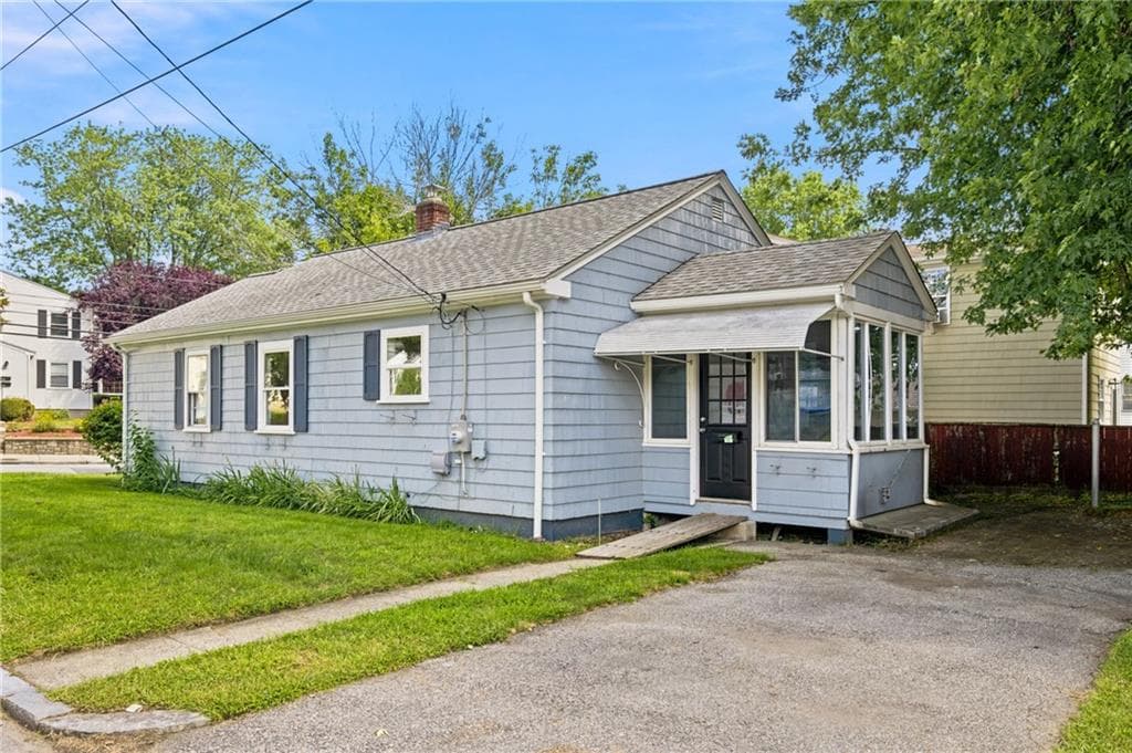 Single Family Residence at 274 Whitford Avenue, Providence, photo 23 of 25