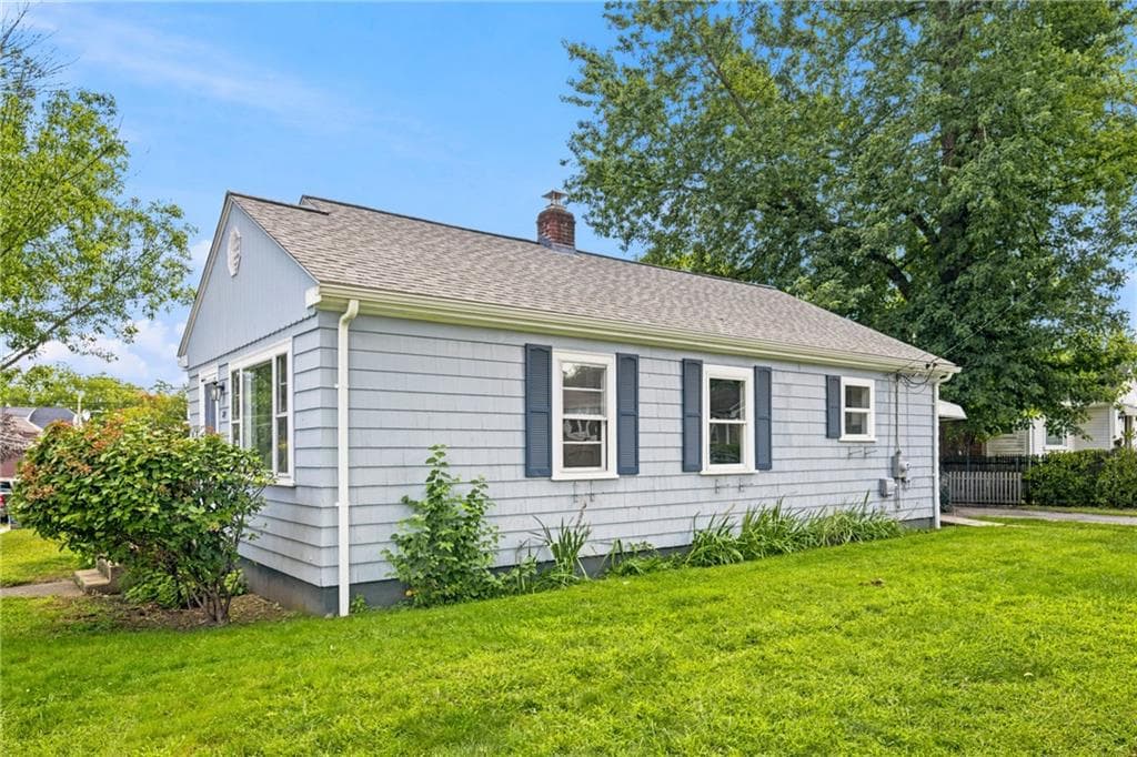 Single Family Residence at 274 Whitford Avenue, Providence, photo 22 of 25