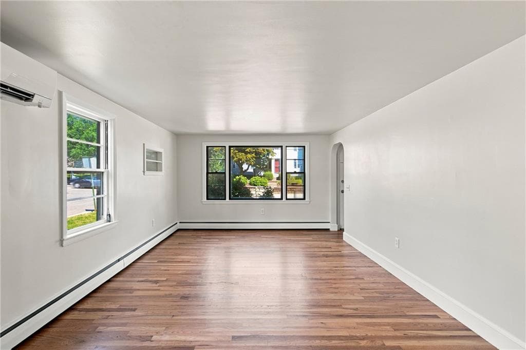 Single Family Residence at 274 Whitford Avenue, Providence, photo 7 of 25