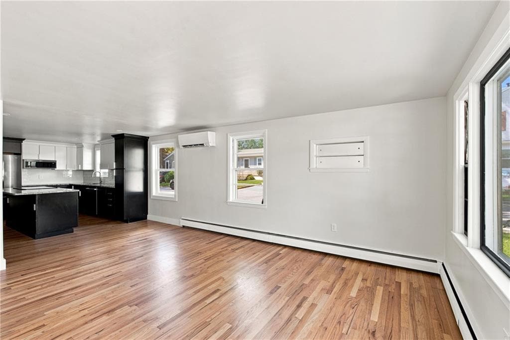 Single Family Residence at 274 Whitford Avenue, Providence, photo 5 of 25