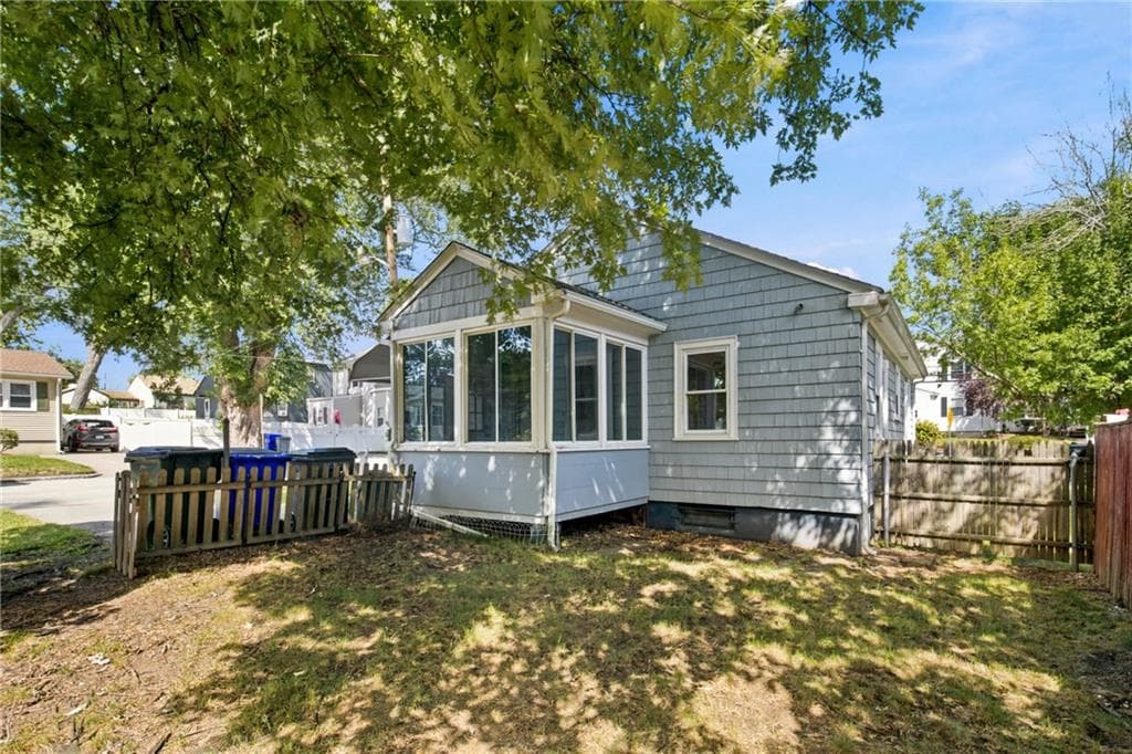 Single Family Residence at 274 Whitford Avenue, Providence, photo 24 of 25