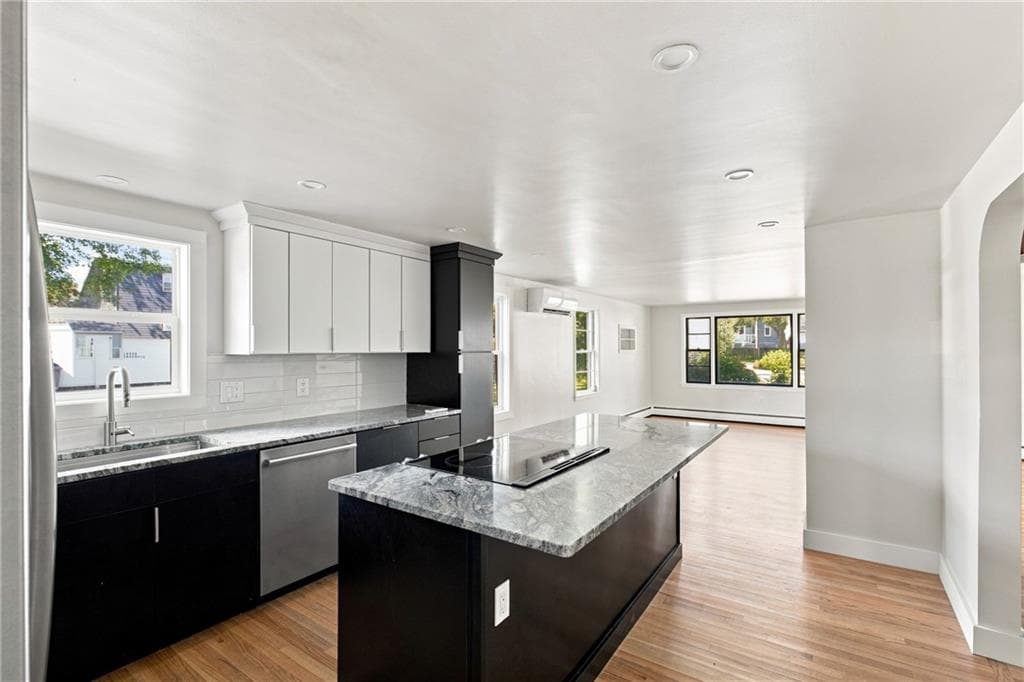 Single Family Residence at 274 Whitford Avenue, Providence, photo 10 of 25