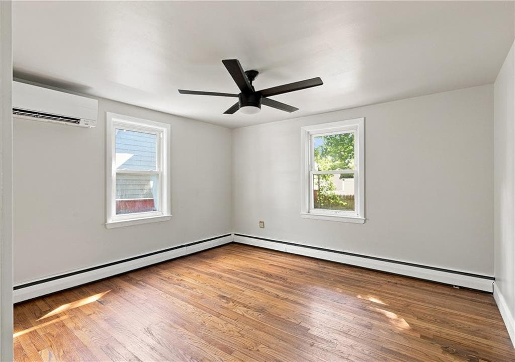 Single Family Residence at 274 Whitford Avenue, Providence, photo 15 of 25
