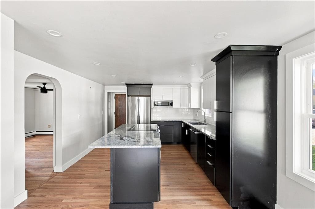 Single Family Residence at 274 Whitford Avenue, Providence, photo 8 of 25