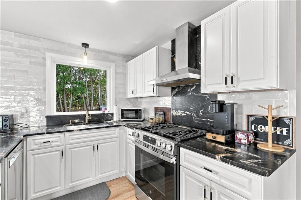 Single Family Residence at 6 Flanders Street, Johnston, photo 11 of 35