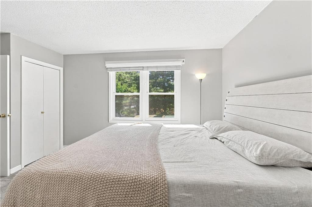 Condominium at 5 Apple Valley Parkway UNIT 12, Smithfield, photo 9 of 37