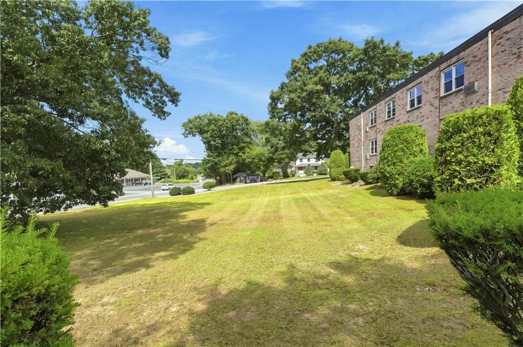 Condominium at 5 Apple Valley Parkway UNIT 12, Smithfield, photo 33 of 37